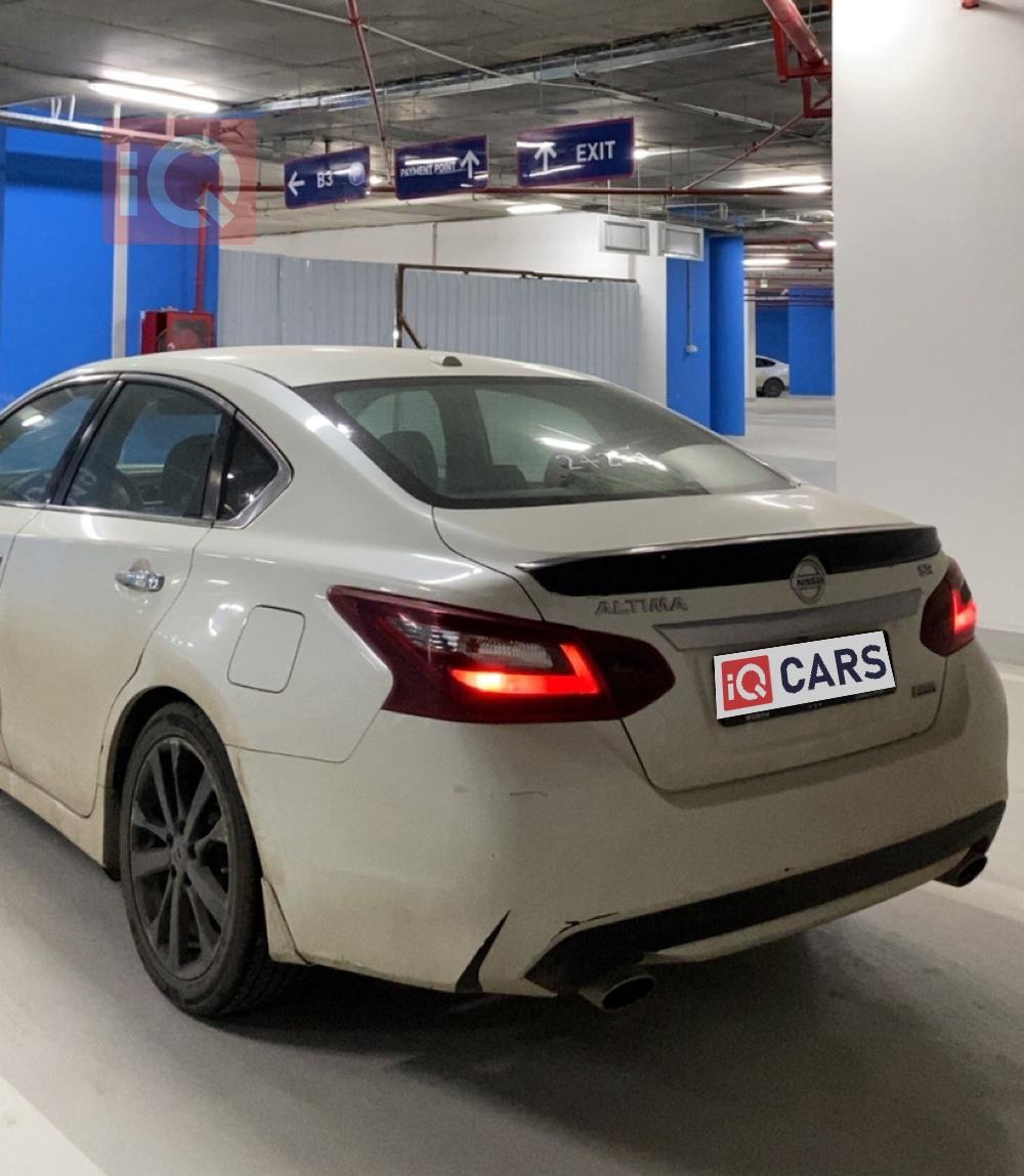 نيسان ألتيما